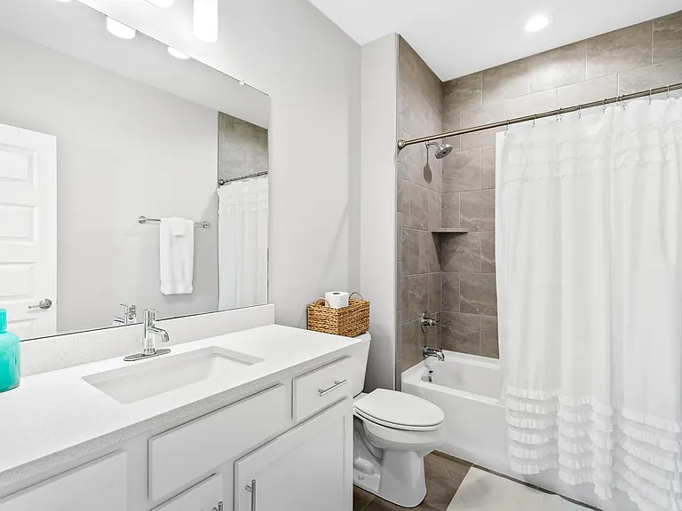 527 Vernon Cir — Photo 13