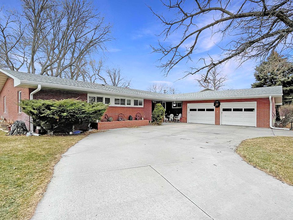 1st image of 402 E Circle Dr
