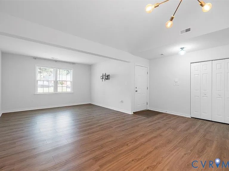7905 Tamarind Dr — Photo 3