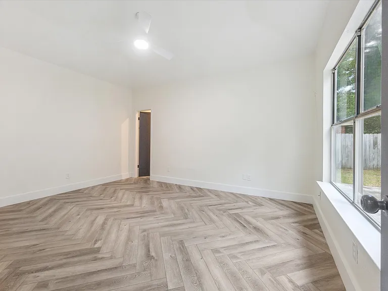 211 N Blue Ridge Pkwy — Photo 8