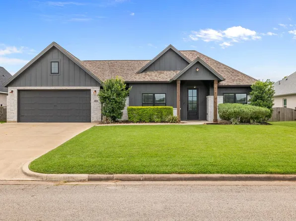 459 Green Meadows Dr, West Columbia, TX 77486