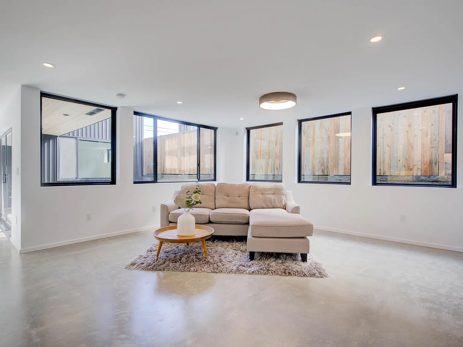 1 bed, 900 sqft, $2,595 — Photo 3