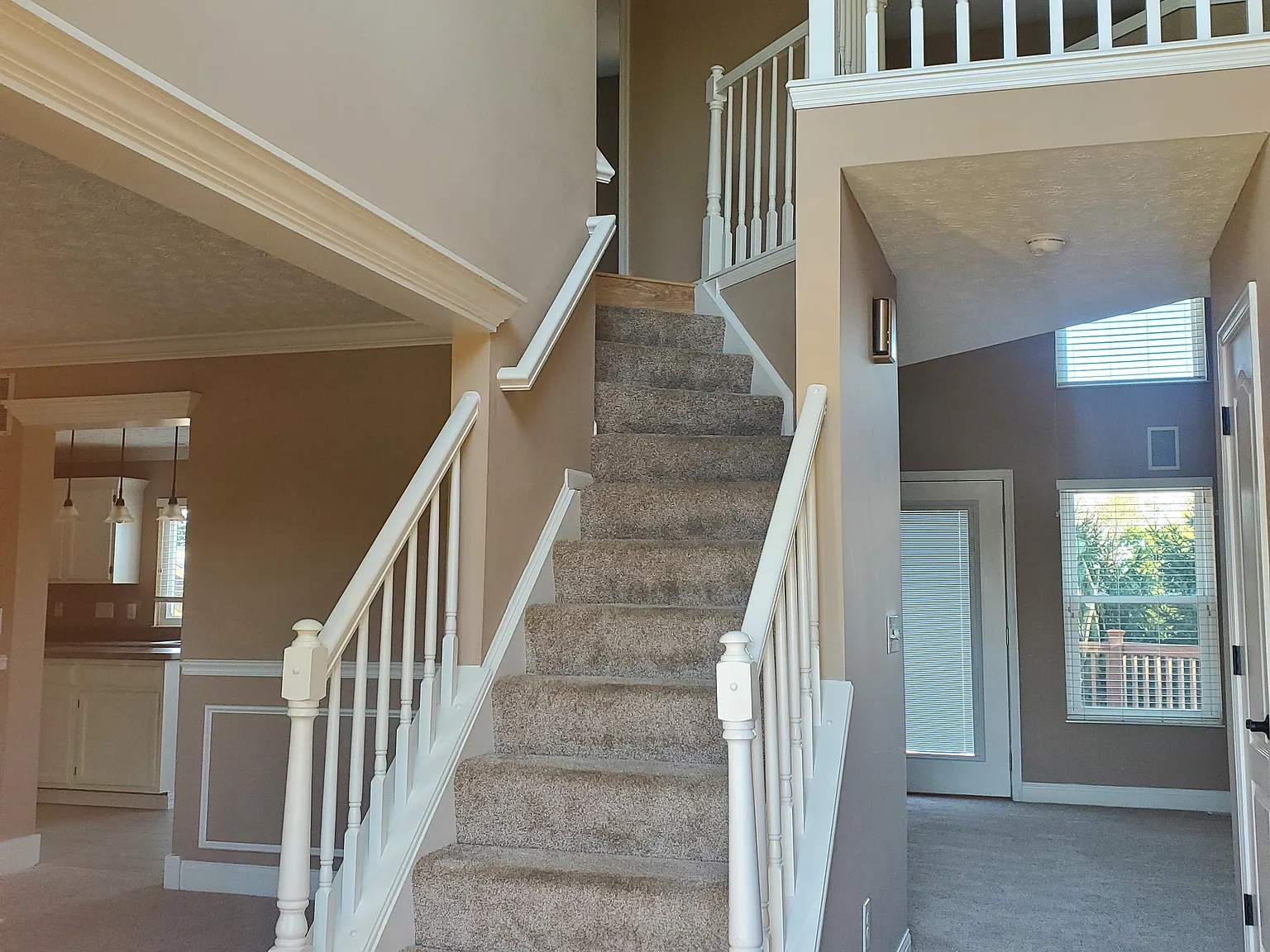 5 bed, 3.5 bath, 2244 sqft, $2,850 — Photo 3