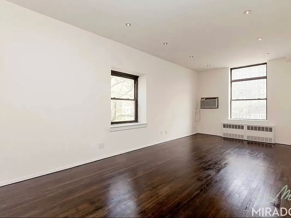 1st image of 304 E 20th St APT 4G