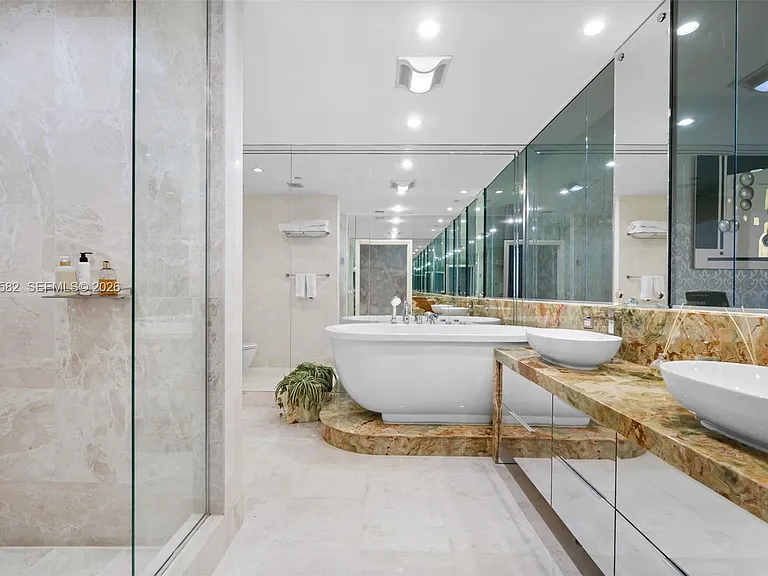 17121 Collins Ave #Penthouse 4406 — Photo 24