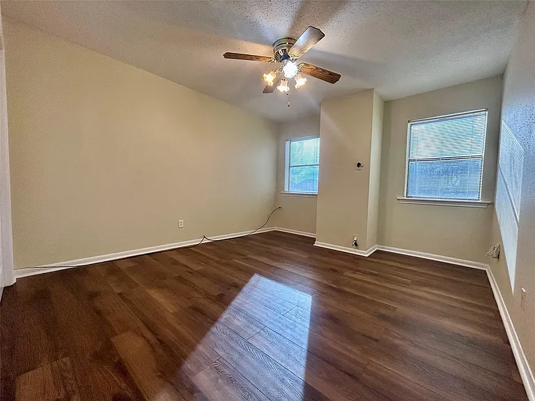 2456 Country Club Dr — Photo 23