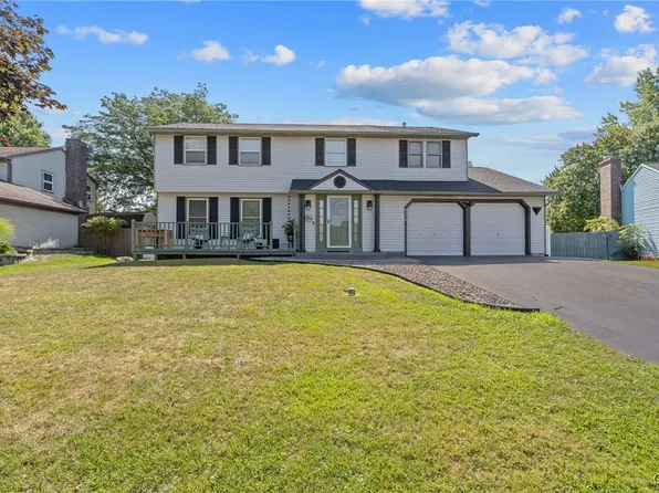 8309 White Cedar Cir, Liverpool, NY 13090