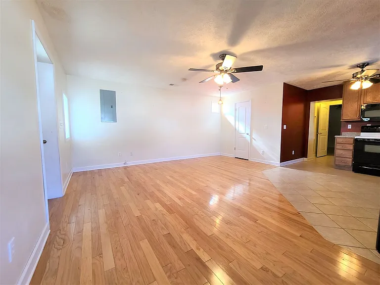 121 Fairfax Rd — Photo 7