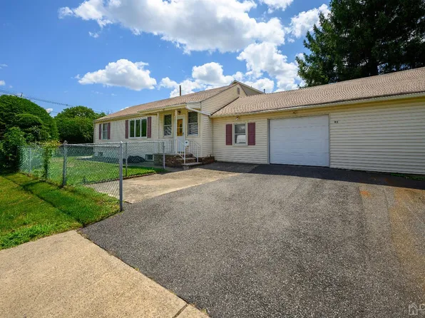 83 N Main St, Iselin, NJ 08830