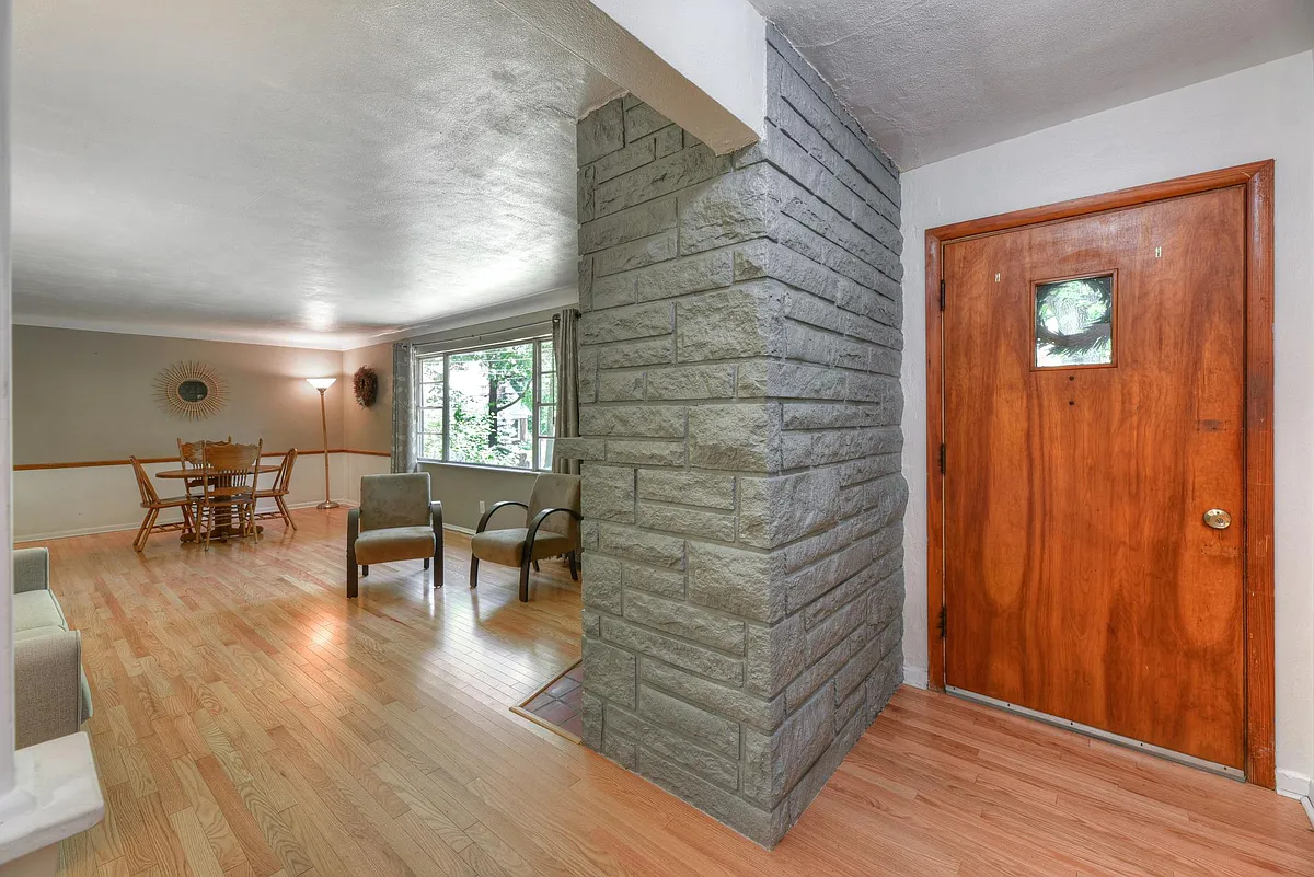 Building Photo - 2256 Ferncliff Ln
