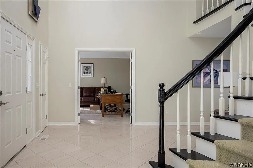 3 bed, 2.5 bath, 4319 sqft, $3,900 — Photo 4