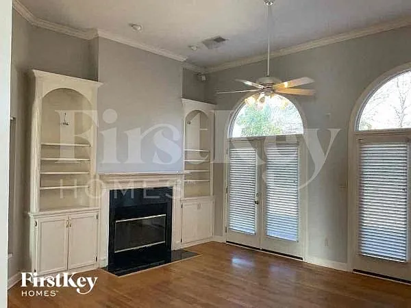 9019 Pembroke Ellis Dr — Photo 4