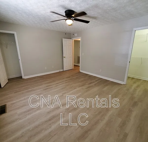 215 Green Acre Ln #B — Photo 6