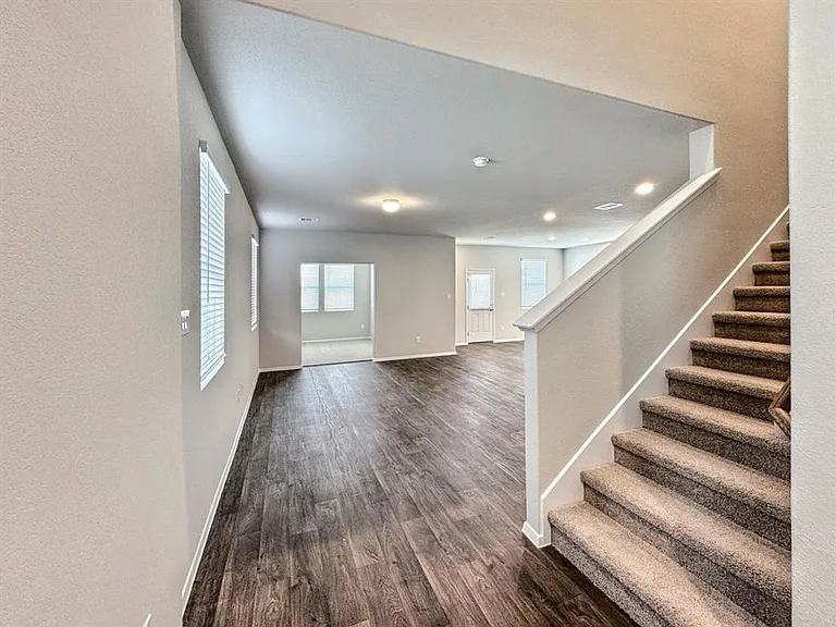 156 Edward R Gaytan St — Photo 7