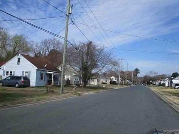 Exterior Neighborhood (street photo)