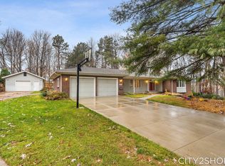 8351 Pleasant Ridge Ct, Jenison, MI 49428