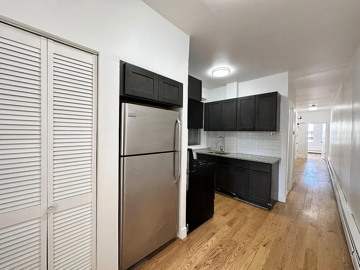 Building Photo - 407 61st St #4