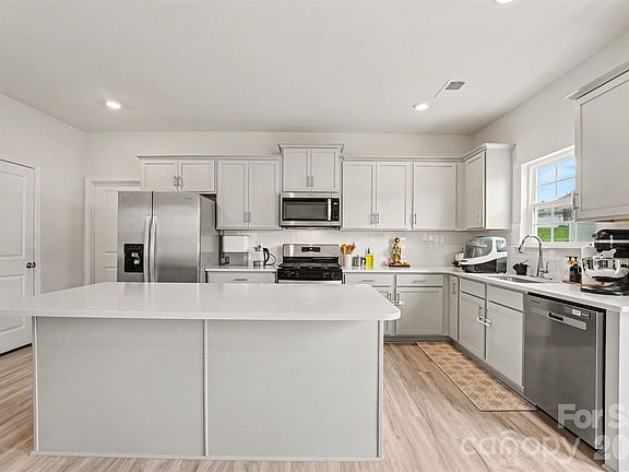 5th image of 3674 Charles St NW