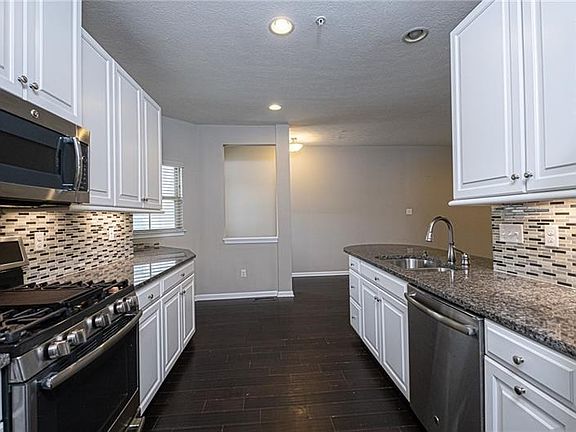 3rd image of 2019 Connecticut Ln