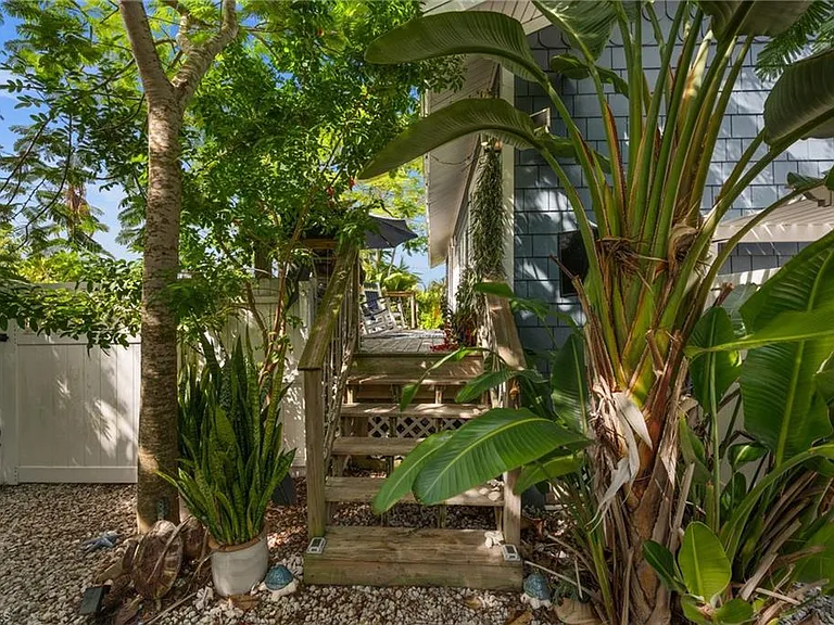 105 W Hilo St — Photo 22