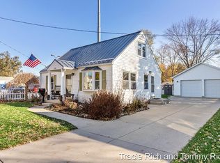 336 Elizabeth Ave NE, Rockford, MI