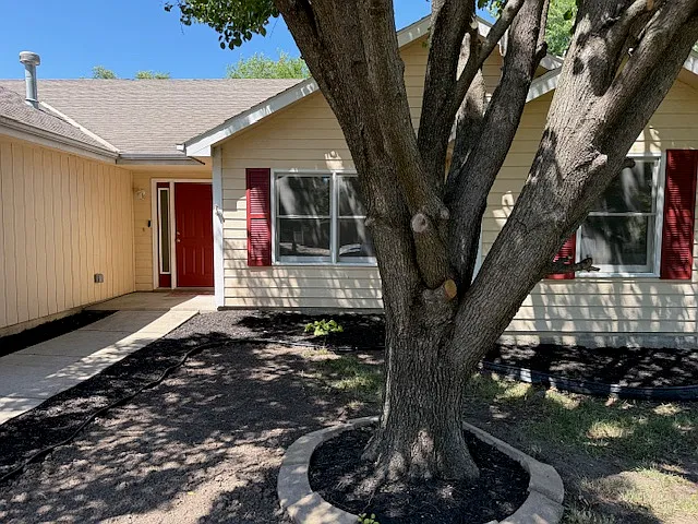 frontal view - 2352 Haversham Dr