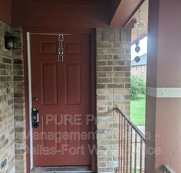 819 Betty Ct #B — Photo 3