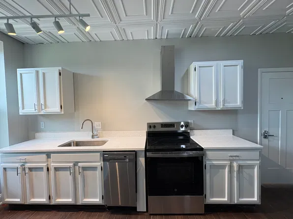 1641 E Michigan St #B, Indianapolis, IN 46201