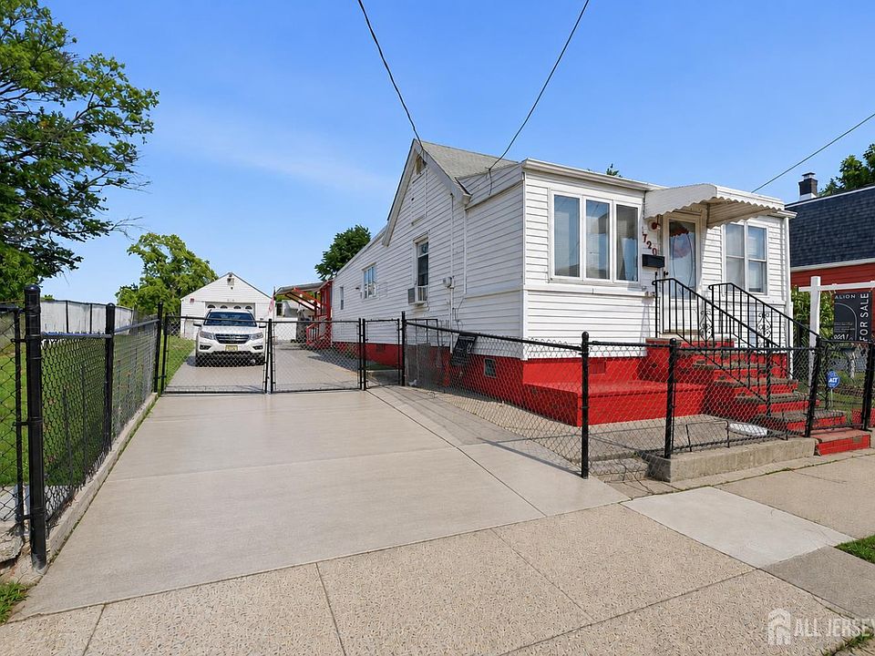 1st image of 720 Mary St