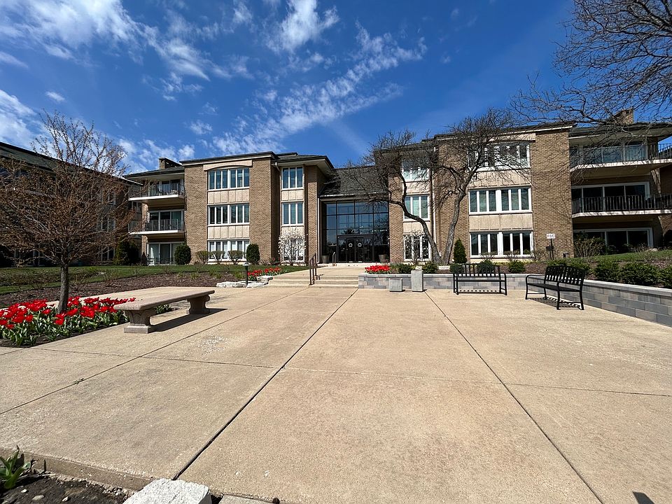 1st image of 1 Oak Brook Club Dr APT A105