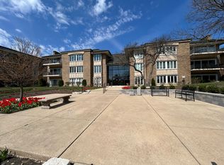 1 Oak Brook Club Dr APT A105, Oak Brook, IL