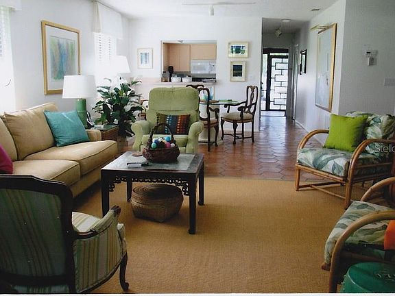 5th image of 307 Barcelona Dr