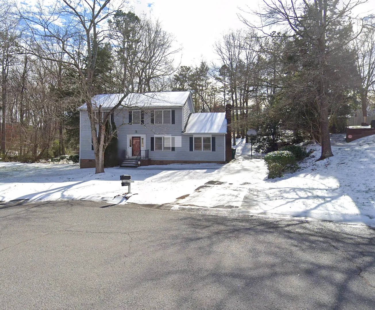 Room in 3 Bedroom Home in Charlotte — Photo 1