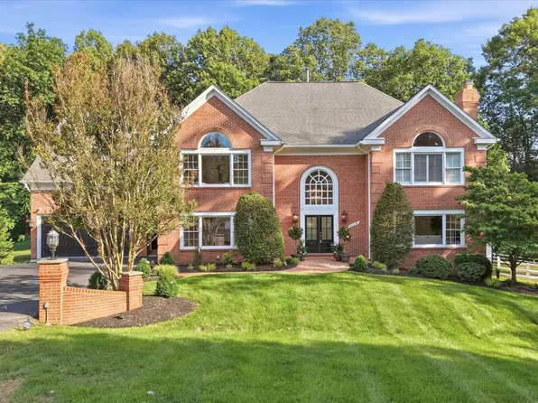 2716 Silkwood Ct, Oakton, VA 22124