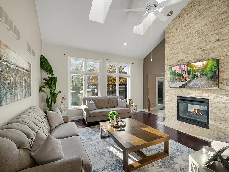 45021 Riverwoods Dr — Photo 2