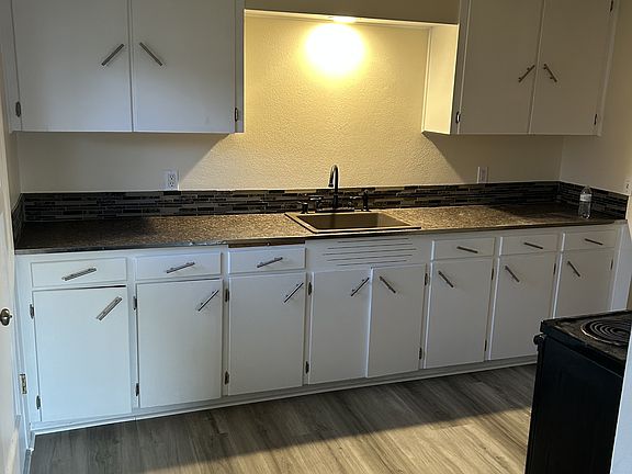 3rd image of 765 NE Commercial St #1