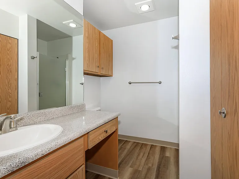 Grandview Apartments — Photo 14