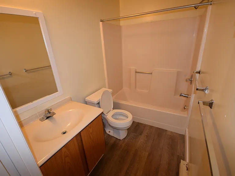 200 Bradley Ave — Photo 11