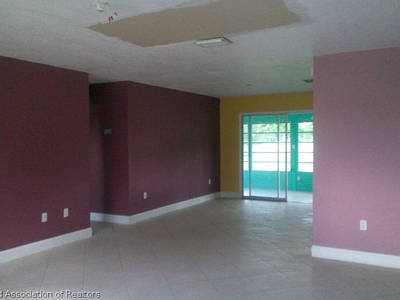 4th image of 208 Blossom Dr
