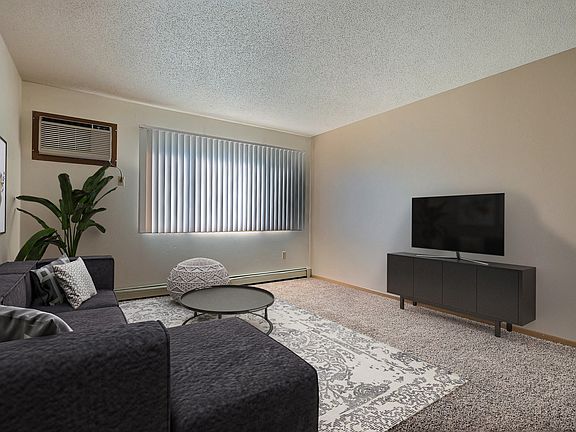 Fargo, ND Sterling Park Apartments | Living