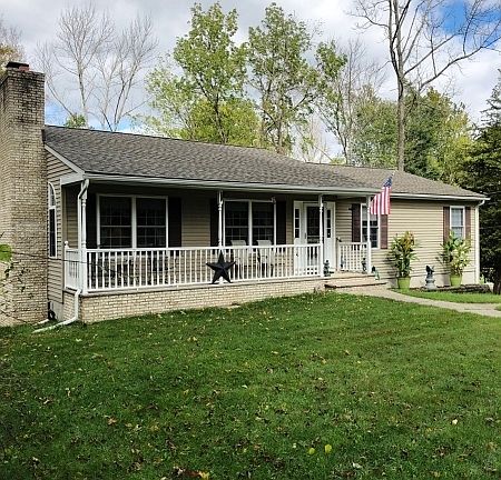 2nd image of 935A Cedar Dr