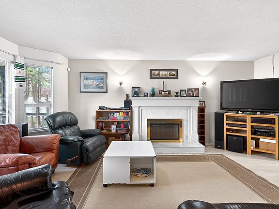 3rd image of 3951 Moresby Dr