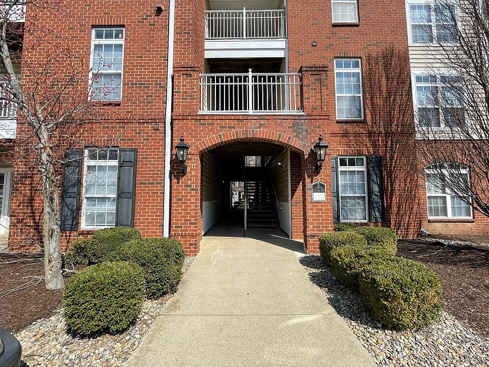 1st image of 1901 N Lincoln Ave APT 104