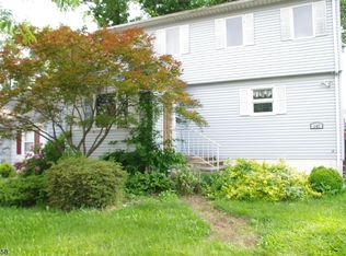 147 Becker Ave, Rochelle Park, NJ 07662