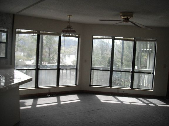 5th image of 227 Hillcrest Ln