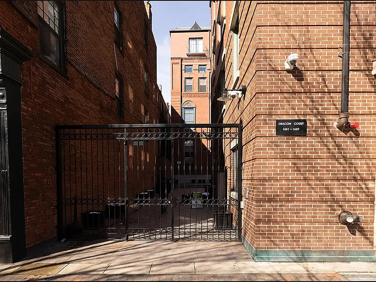 1661-1663 N Washington St #505 — Photo 8