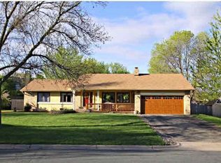 11427 W River Hills Dr, Burnsville, MN 55337