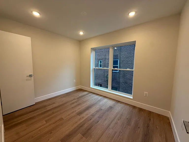 52nd Street Residences — Photo 61