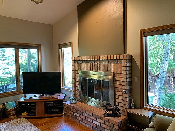 Gas fireplace, wood floors