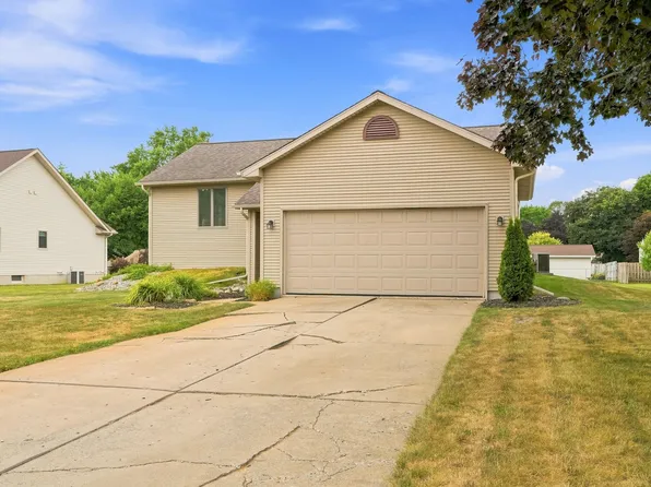 6108 Thorncliff Dr, Swartz Creek, MI 48473